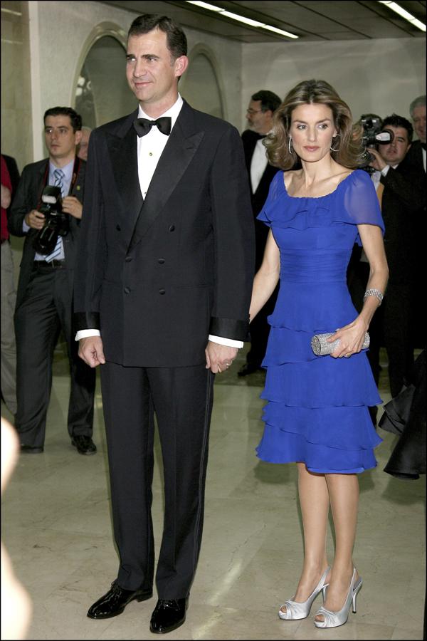 Todos los looks de la reina Letizia en los Premios Mariano de Cavia: 2008