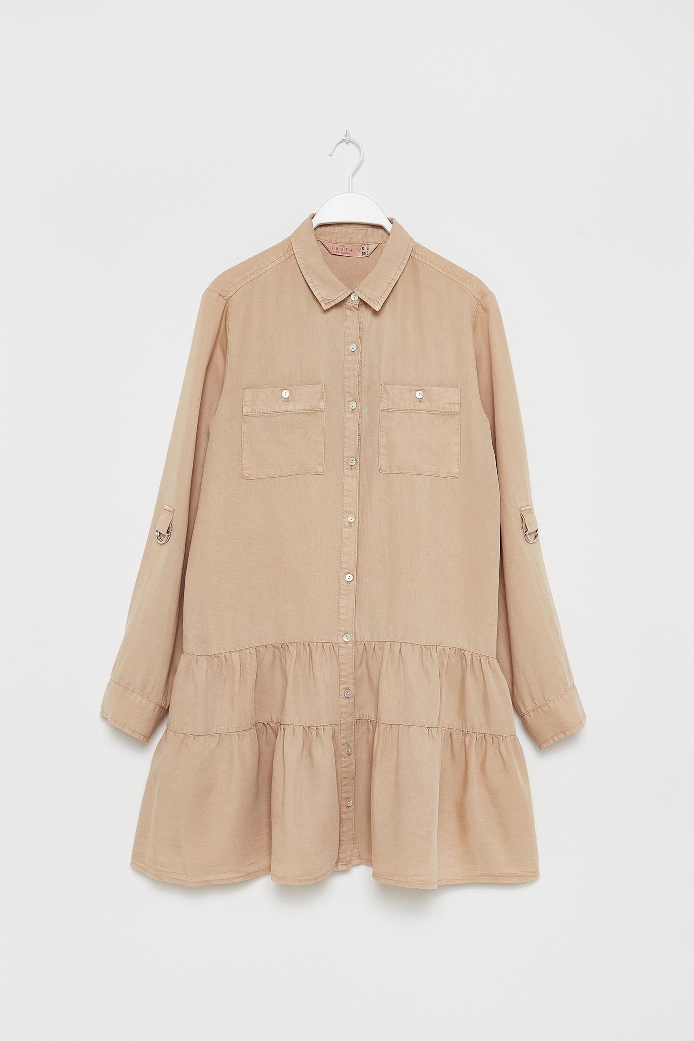 Vestidos camiseros de H&M y otras firmas para copiar el look de Sara Carbonero