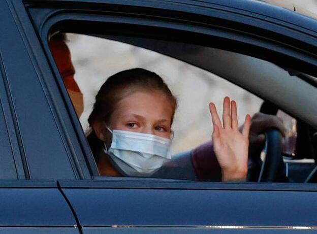 El Rey Felipe VI y la princesa Leonor a su llegada al Palacio de Marivent. PIncha sobre la imagen y descubre los momentos clave del último año de Don Juan Carlos./gtres