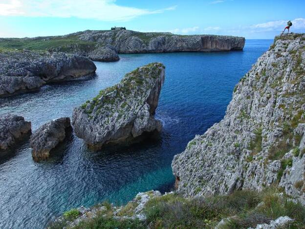 acantilados de la playa de San Antonio