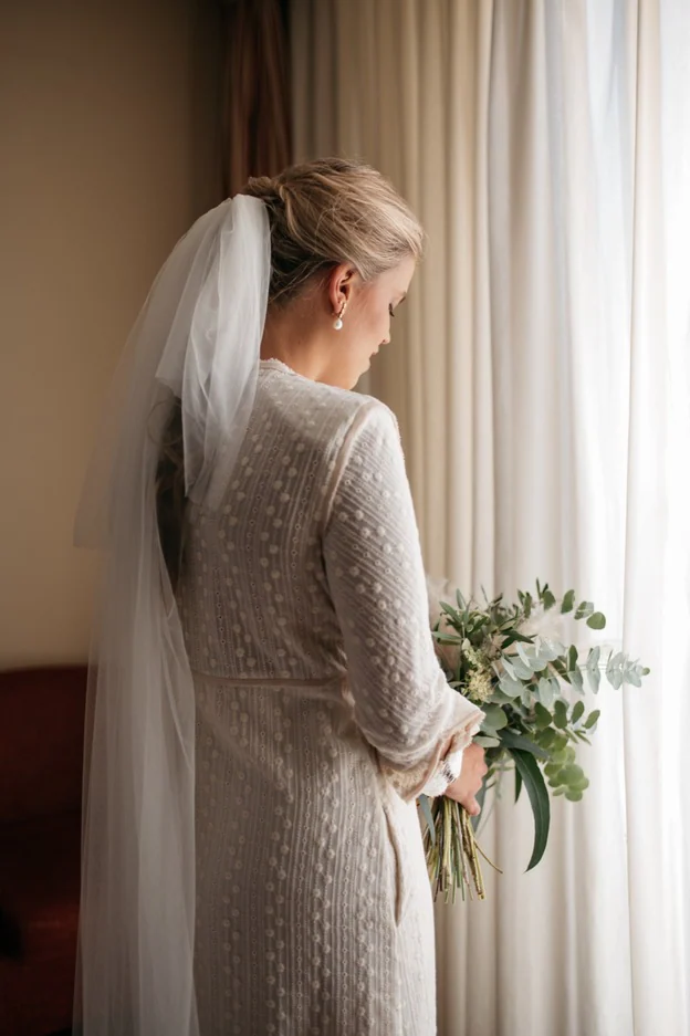 Esta novia con vestido customizado de Zara ha protagonizado la boda exprés más de era Covid (y de Instagram) | Mujer Hoy