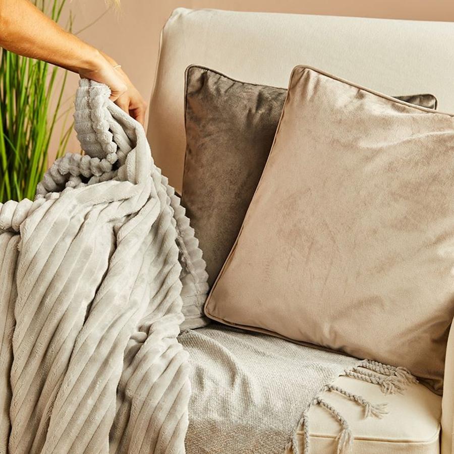 tornillo carne grano Fotos: Las mantas de sofá más bonitas y calentitas para tus maratones de  series y cine en casa este otoño | Mujer Hoy