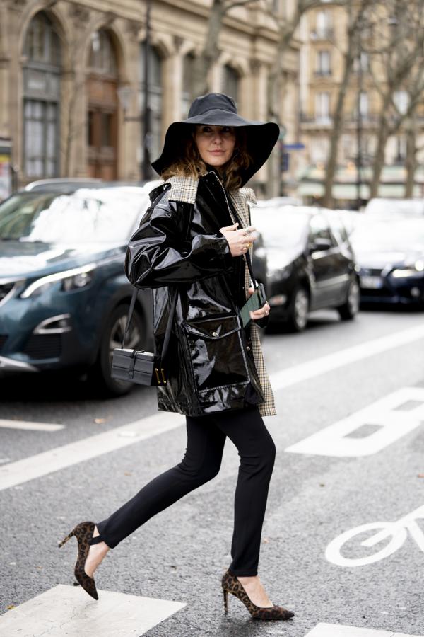 10 ideas de 'street style' para inspirar tu look los días de lluvia