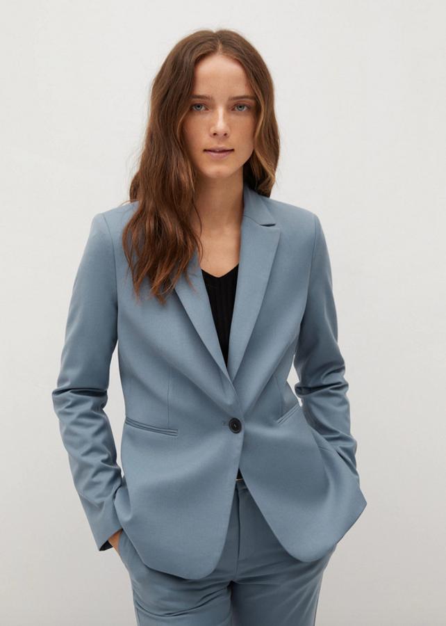 Las blazers rebajadas de Mango que son perfectas para tus looks de oficina y puedes comprar por menos de 30 euros