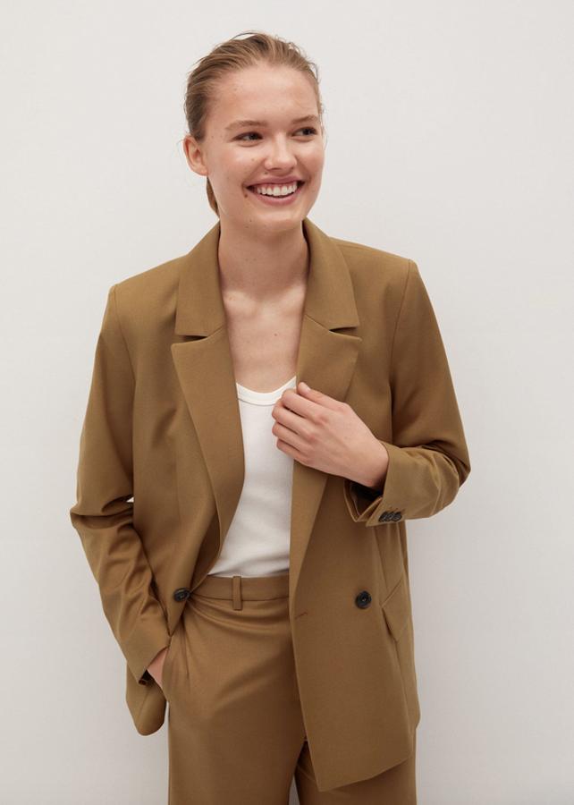 Las blazers rebajadas de Mango que son perfectas para tus looks de oficina y puedes comprar por menos de 30 euros