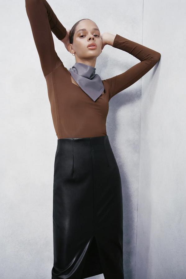 puñetazo hombro pasos Fotos: Faldas de tubo para estilizar la figura con un estilismo impecable |  Mujer Hoy