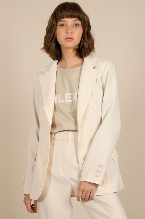 Blazers para subir el nivel tus looks: Moly Bracken