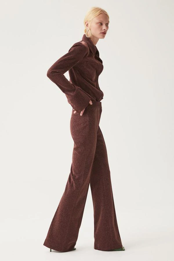 Pantalones de campana en rojo teja brillante de H&M: 69,99 euros