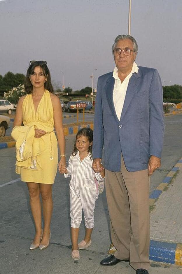 Carmen Martínez-Bordiú con Jean Marie Rossi y su hija común, Cynthia.