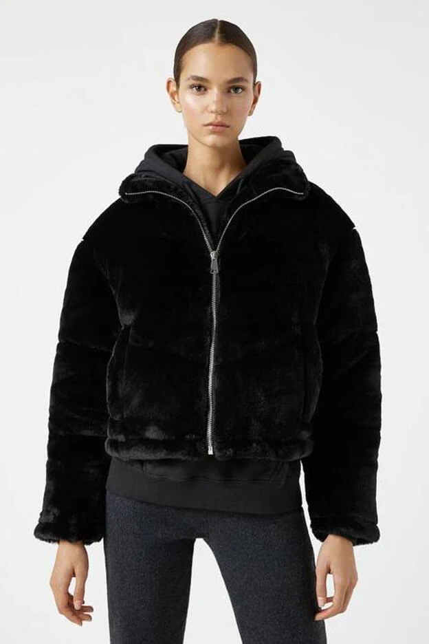 Bonitos, calentitos y abrigos de Pull & Bear son todo lo que necesitas para tus looks de invierno | Mujer Hoy