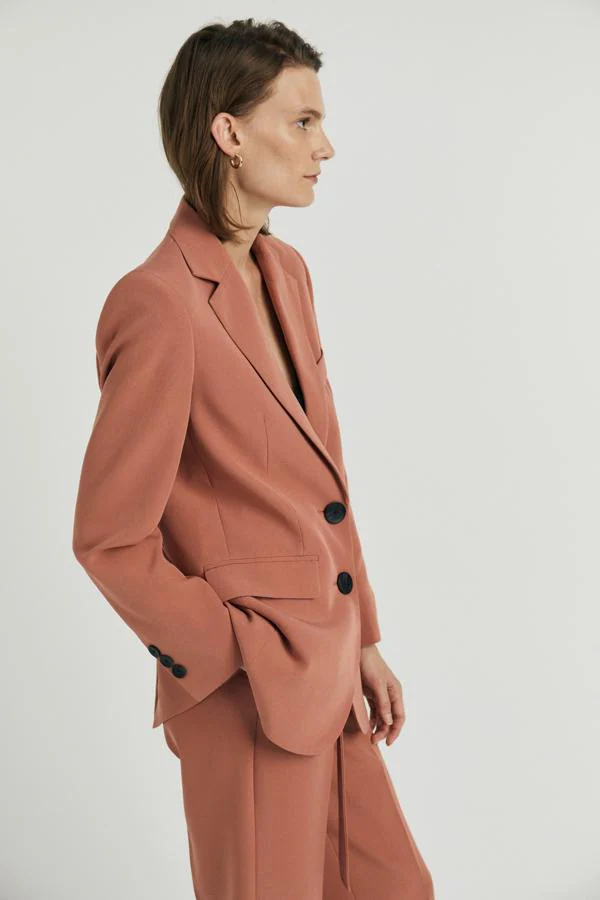 Fotos: 6 blazers de las de Sfera muy baratas con las que triunfarás dentro y fuera de la oficina | Mujer Hoy