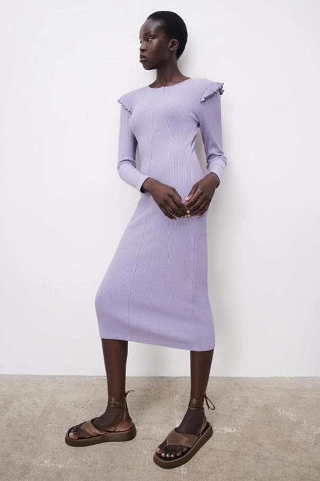 Tres vestidos midi de punto de lo nuevo de Zara que estilizan al máximo la figura y son ideales llevar también en primavera | Mujer Hoy