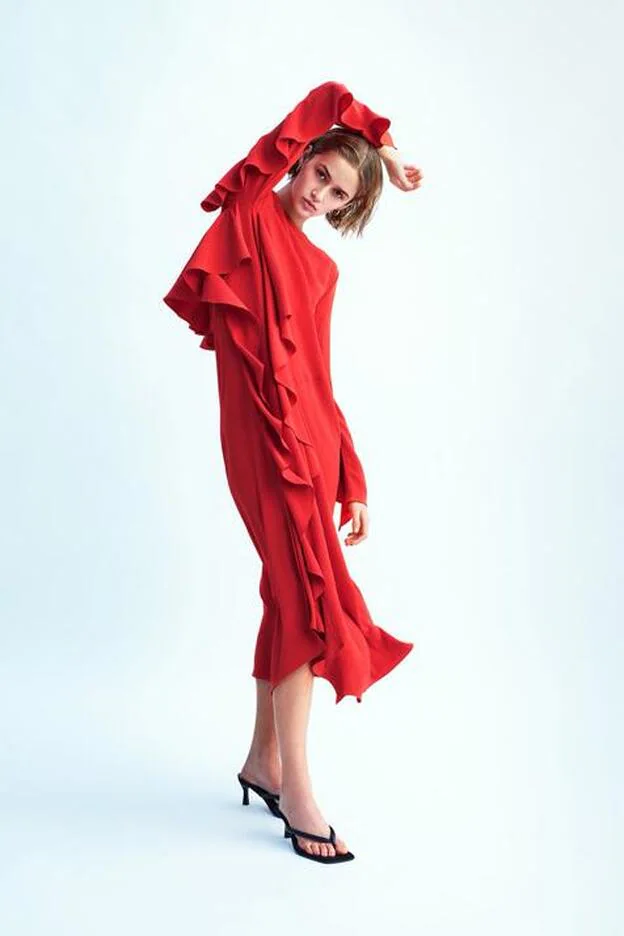 No busques más: este vestido rojo con volantes es la prenda bonita con la que tu armario para la primavera | Mujer Hoy