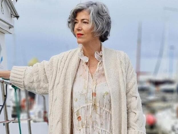 Vestido largo de H&M y chaqueta de punto de Zara, el look de primavera perfecto que ha llevado esta de más de 50 años | Mujer Hoy