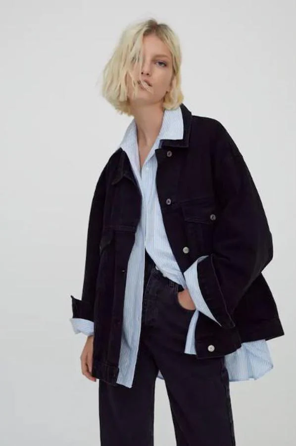 Si buscas una chaqueta de entretiempo, que se salga de lo habitual, tienes  que ver este diseño de Pull & Bear (es súper original y cuesta menos de 30  euros)