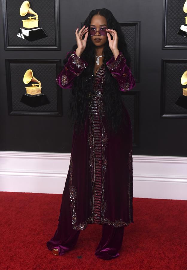 Las mejor y peor vestidas de la alfombra roja de los Premios Grammy 2021