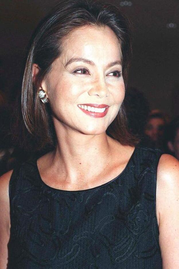 Los trucos de maquillaje fáciles de Isabel Preysler con los que no cometerás los errores de belleza de la Reina Letizia que ponen más años