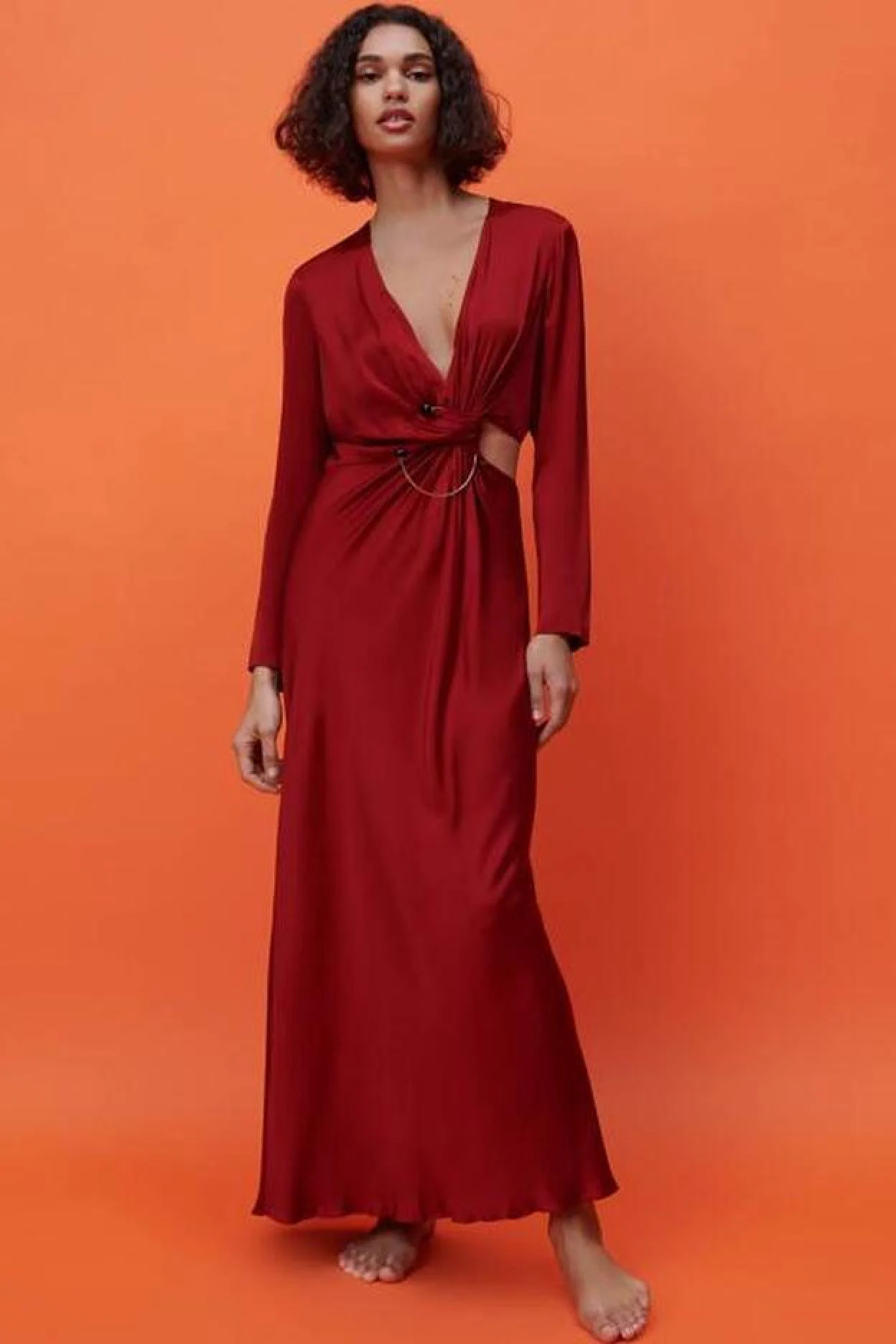Largo, aberturas y de color granate: Zara nos presenta el vestido más especial de la temporada que sienta de y va | Mujer Hoy