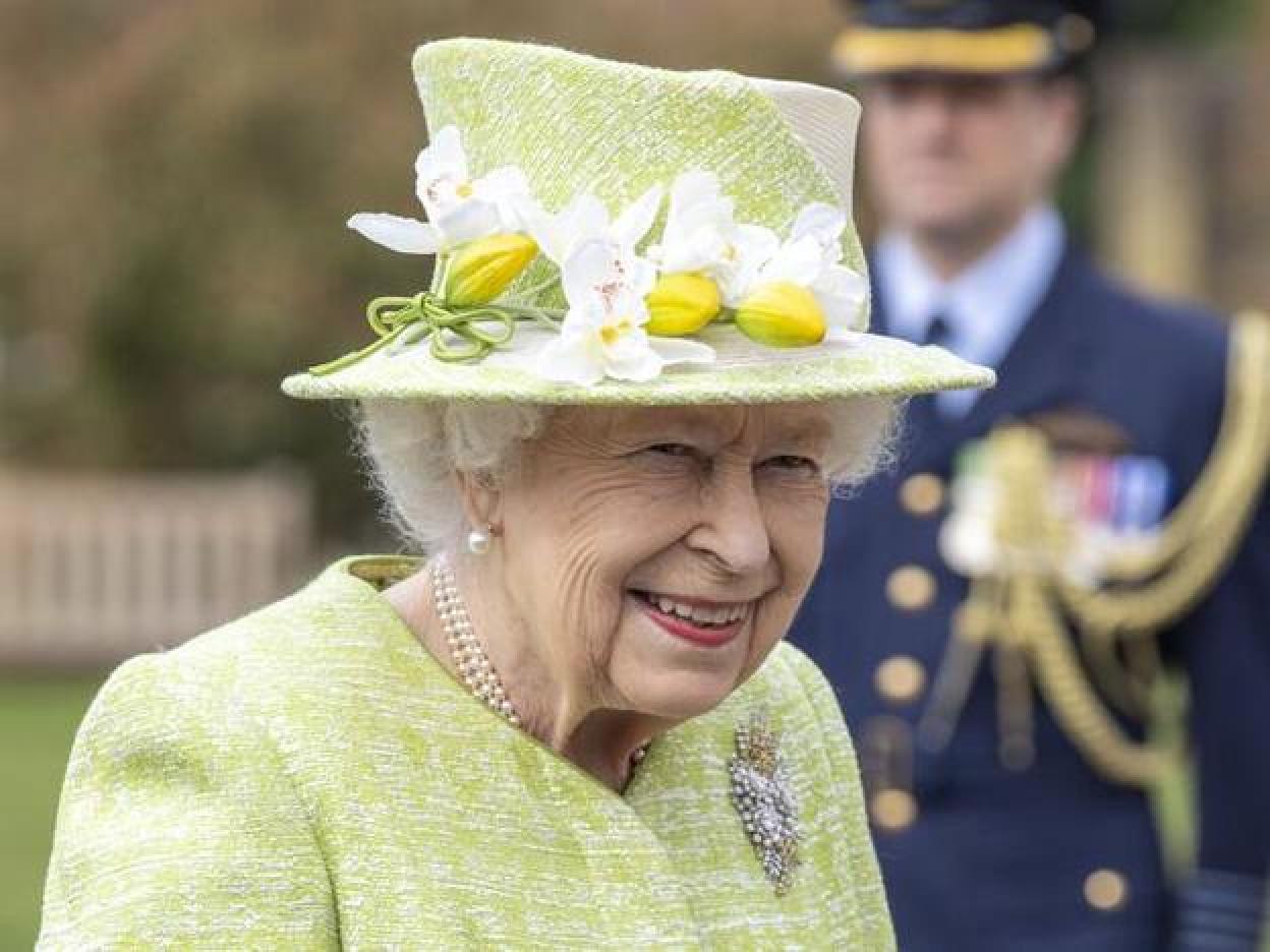 Sabemos cuál es el fondo de maquillaje favorito de la reina Isabel II (¡y  con descuento!): hidrata, corrige imperfecciones, deja la piel  aterciopelada y tiene efecto buena cara | Mujer Hoy