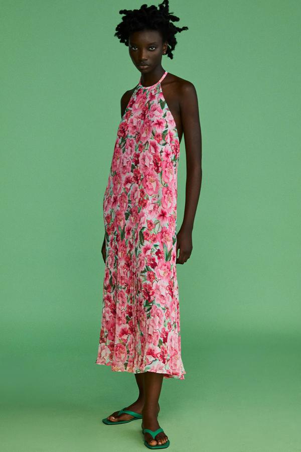 Zara: Vestido plisado con estampado floral