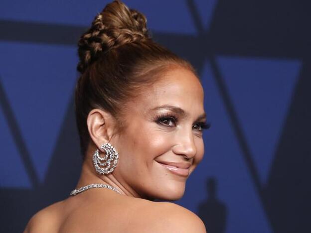 Si quieres ver los mejores looks de Jennifer Lopez, pincha en la imagen.