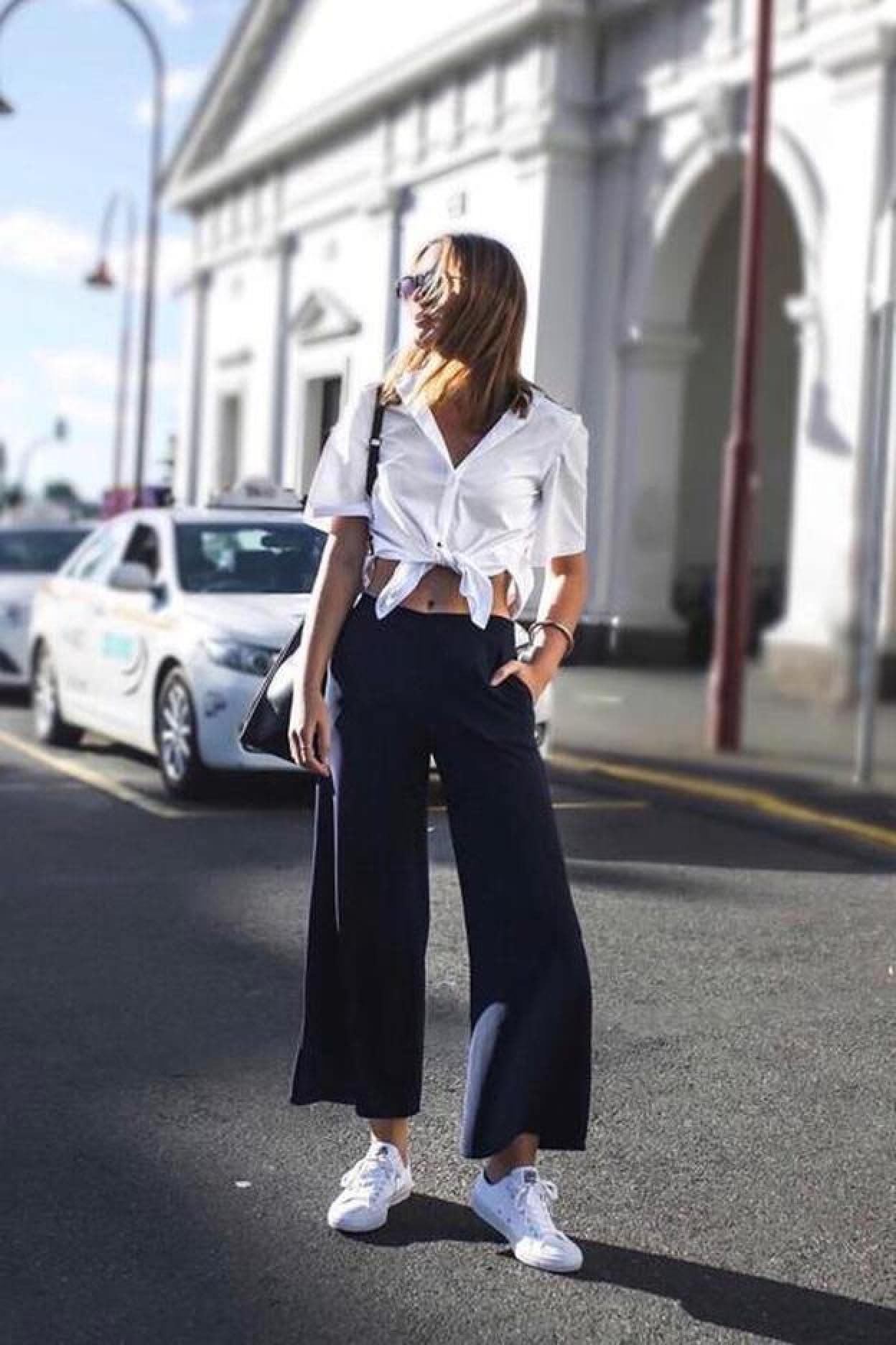 pantalones de Zara con los que vas a conseguir un estilismo envidiable con una camiseta blanca | Mujer Hoy