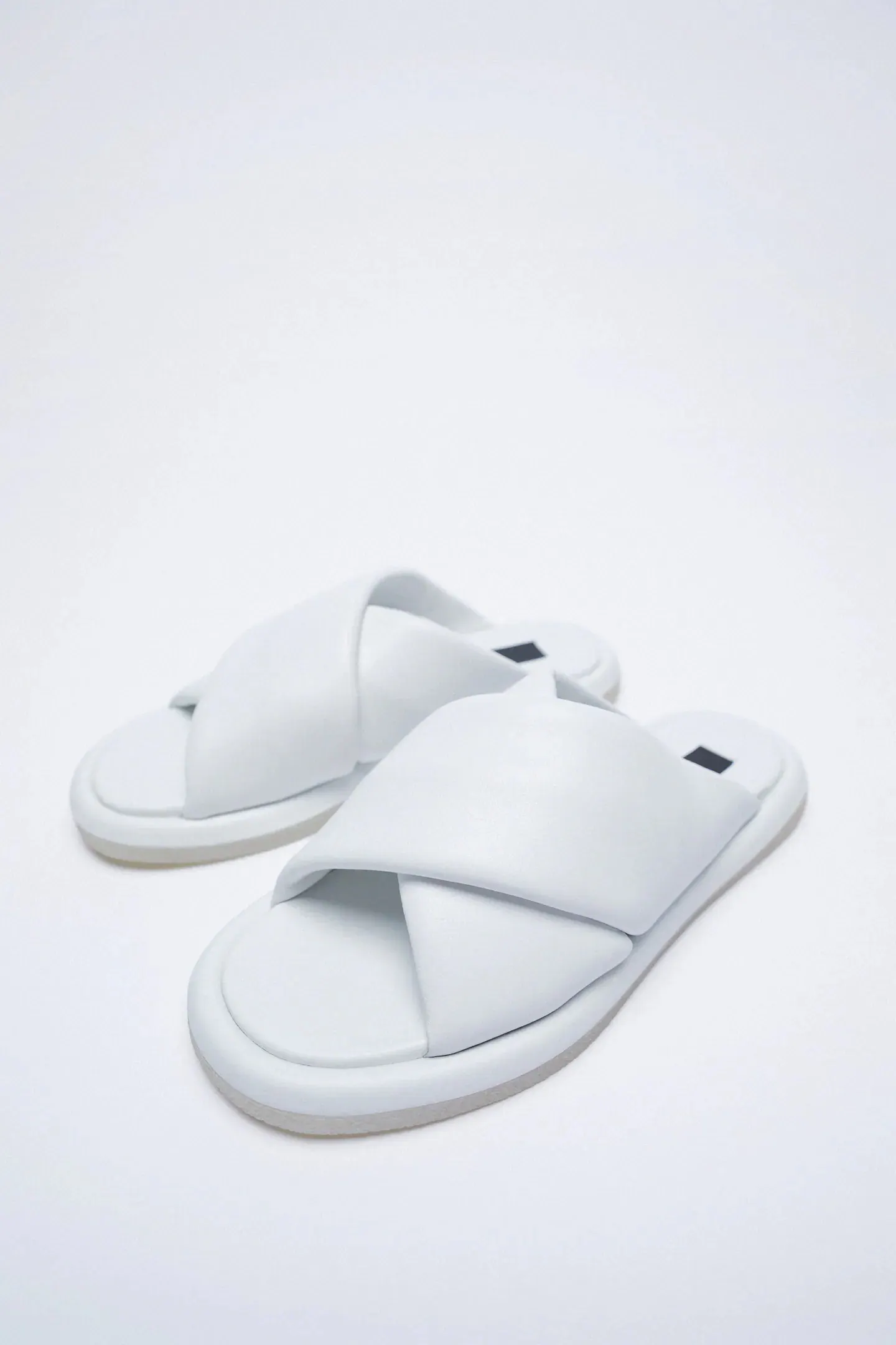 Fotos: sandalias blancas más cómodas y ponibles de anticipan el calor ya nos hacen soñar con el verano | Mujer Hoy