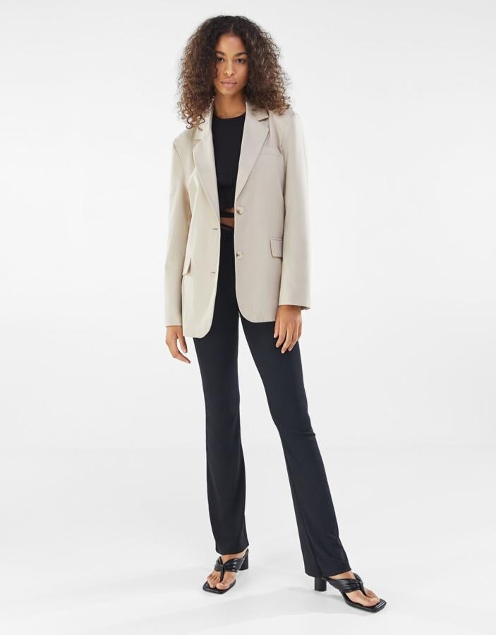 Seis blazers rebajadas de Bershka que son infalibles para tus looks con vaqueros