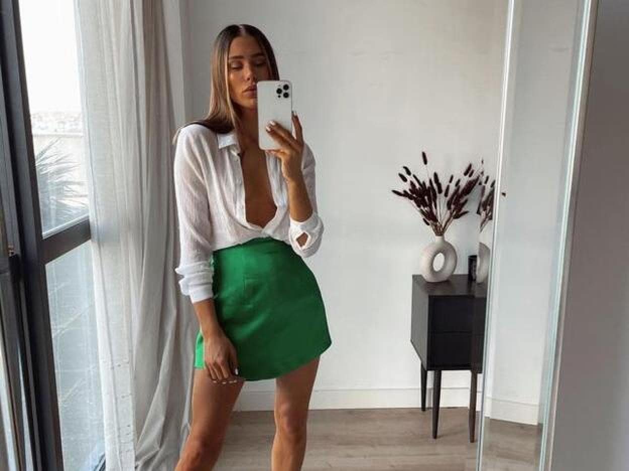 Rosa o verde: Esta es la minifalda de Zara que tienes que llevar primavera con botas y que arrasa en Instagram | Mujer Hoy