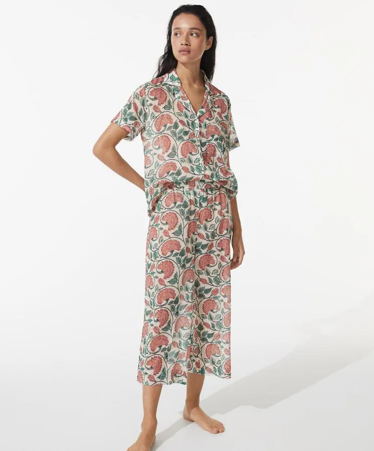 Oysho tiene los 11 pijamas y camisones más bonitos, elegantes y baratos la primavera /verano (con los que podrás salir también a la calle) | Mujer Hoy