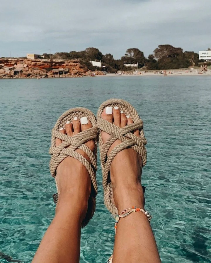 Fotos: Sandalias de tacón cómodo, planas, alpargatas, cuñas, deportivas... Todos los zapatos que se este verano (y necesitas comprar antes de que se agoten) | Mujer Hoy