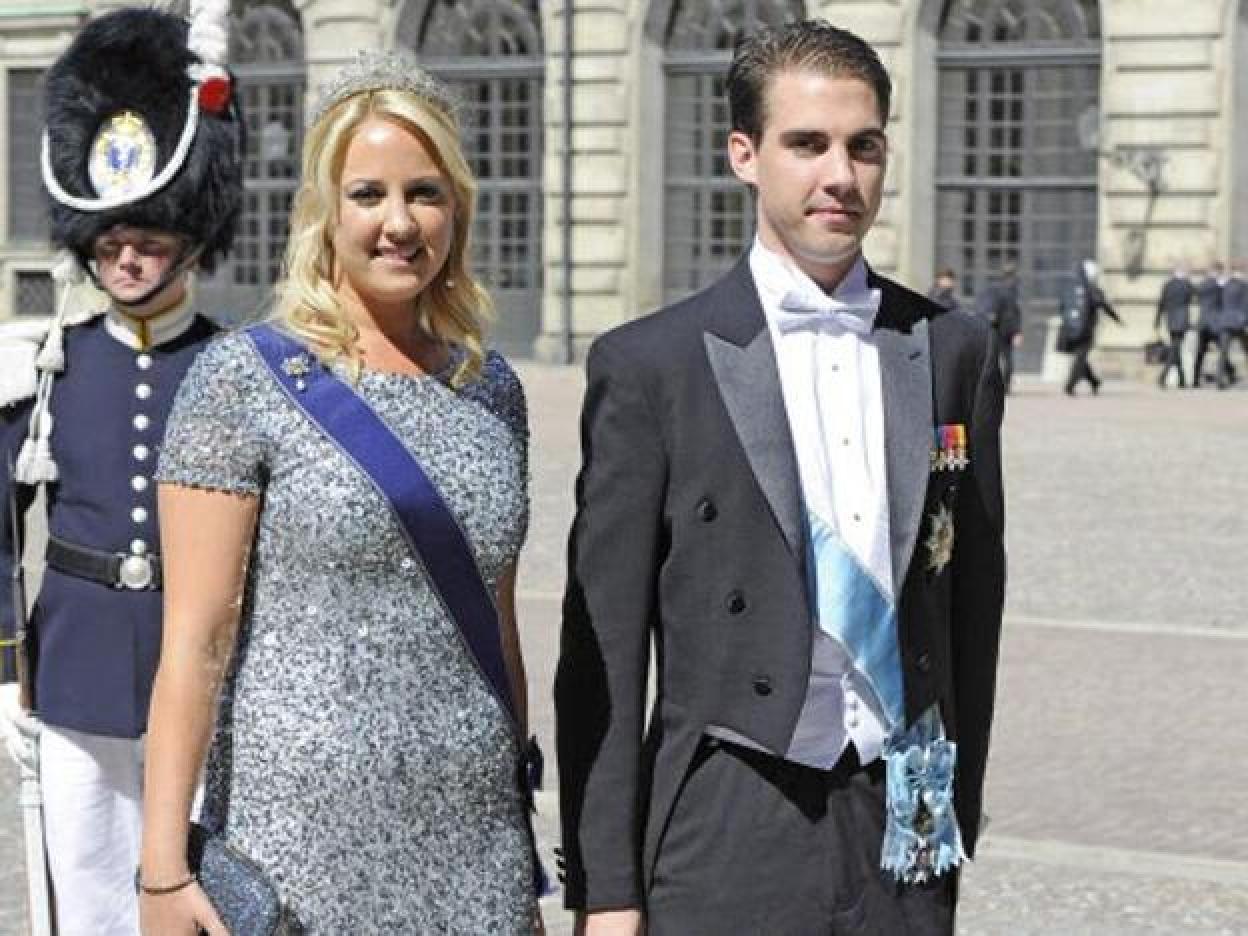 Los príncipes Felipe y Teodora de Grecia, los sobrinos de la reina Sofía y protagonistas de las bodas más extrañas de la familia real griega. Si quieres conocer más detalles de la vida de la reina emérita, pincha en la imagen./gtres