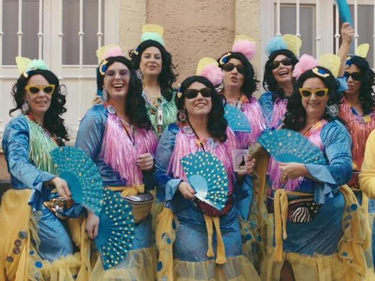 Fotograma de 'Callejeras', de Silvia Moreno, ganadora de la Biznaga de Plata en la sección Afirmando los derechos de la mujer del Festival de Málaga. Pincha en la galería para descubrir los peinados más espectaculares que se vieron en la alfombra roja/D.R.