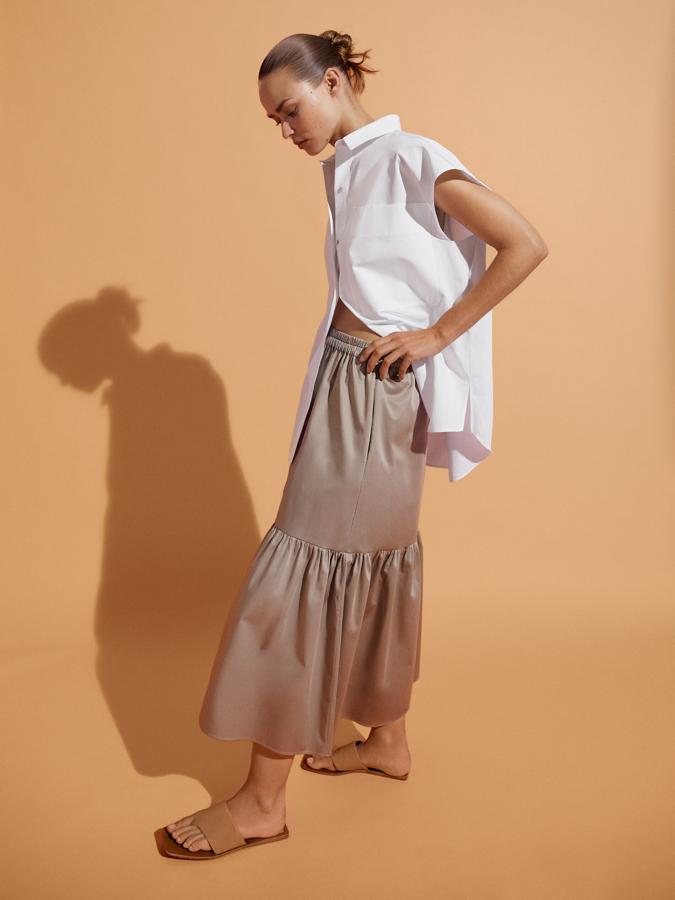 La colección cápsula de Massimo Dutti que solo puedes comprar online y viene con vestidos y faldas lisos que van a elevar tus looks al instante