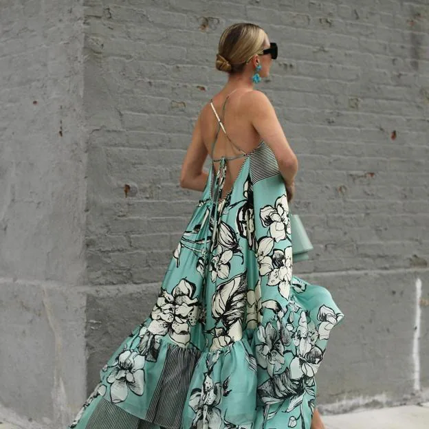 Leve Concentración entre El truco para llevar vestidos, tops y blusas con la espalda descubierta y  escotes imposibles que triunfa en Instagram | Mujer Hoy