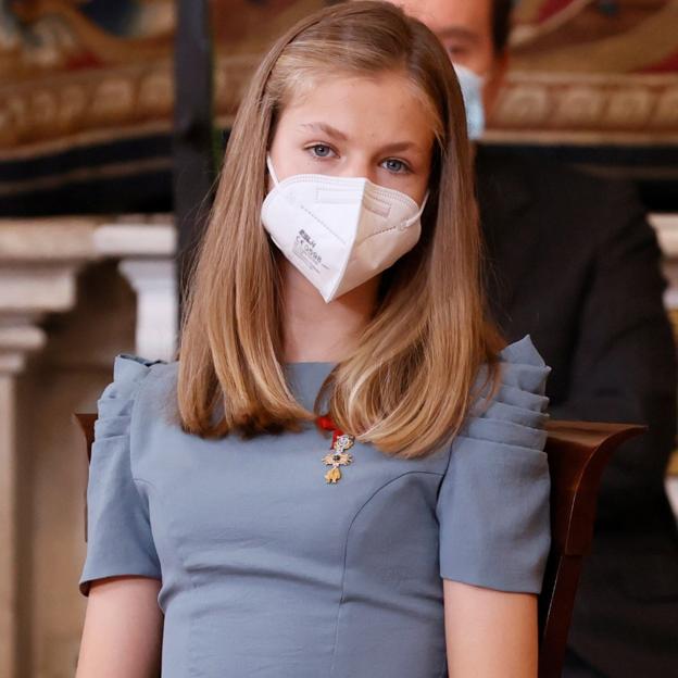 La princesa Leonor, con un vestido más estilizado a los que suele usar en la ceremonia del pasado 18 de junio.