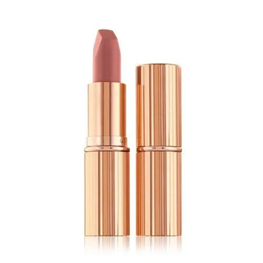 Los mejores labiales nude: Charlotte Tilbury Matte Revolution Lipstick