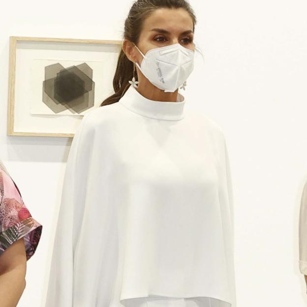 ARCO, la cita favorita de Letizia para vestirse de influencer: así se quita años la Reina con un look en blanco que rejuevence a los 40 