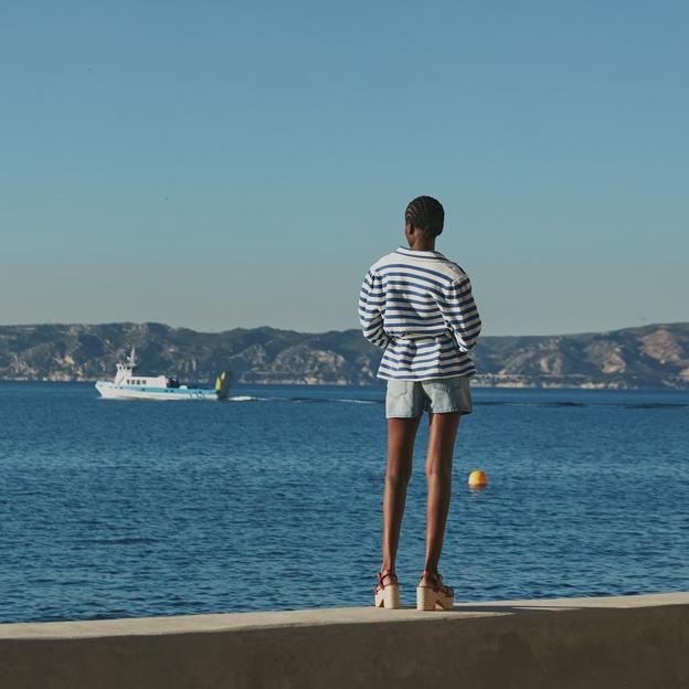 Pincha en la foto para ver los vestidos de las rebajas por menos de 15 euros que te solucionarán el verano