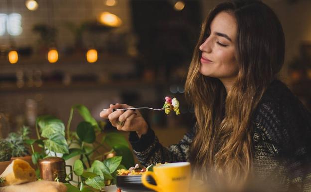 Busca alimentos con pocas calorías, mucha fibra y con poder saciante