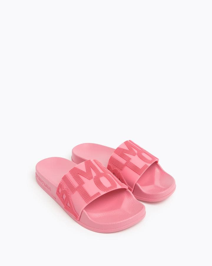 Comandante obesidad Juramento Estas son las sandalias y chanclas bonitas y originales para triunfar con  tu look de playa y piscina | Mujer Hoy
