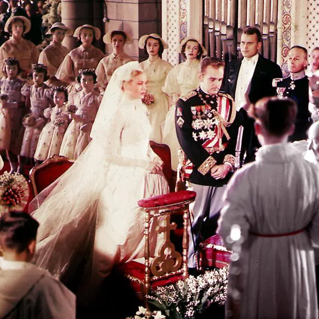 La boda de Grace Kelly con el príncipe de Mónaco parecía un sueño hecho realidad y fue retransmitida por televisión.