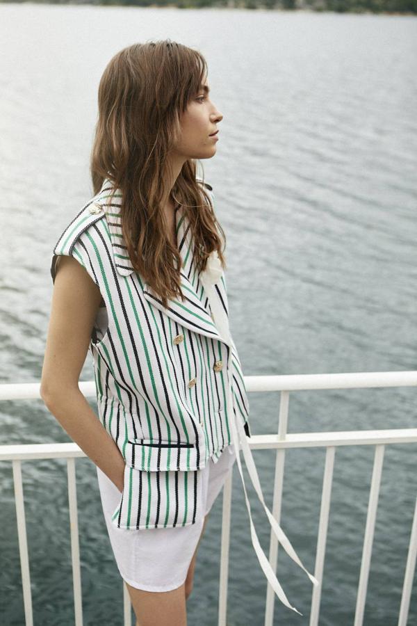 Rayas, botones de ancla y pantalones palazzo: la moda marinera se reinventa