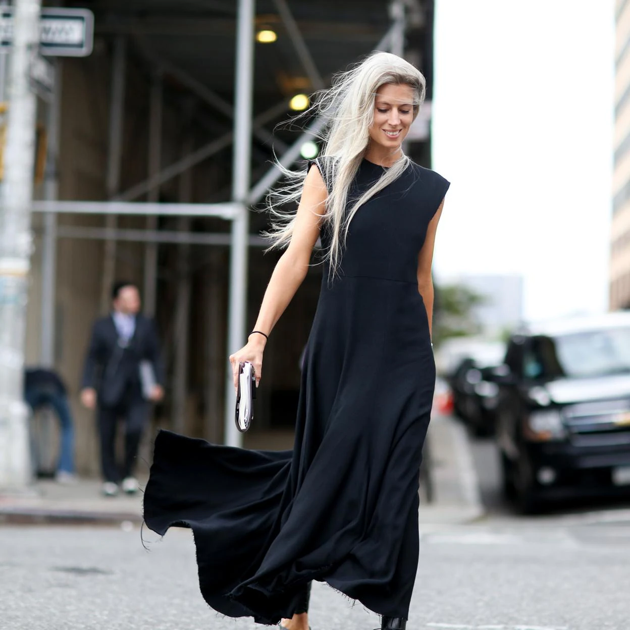 Dos vestidos negros de Uterqüe que se van a convertir en el comodín de armario en cualquier momento del año | Mujer
