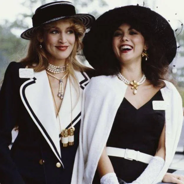 De las lentejuelas de Bianca Jagger a los trajes de chaqueta de Jerry Hall:  Qué fue de los iconos de los años 80 | Mujer Hoy