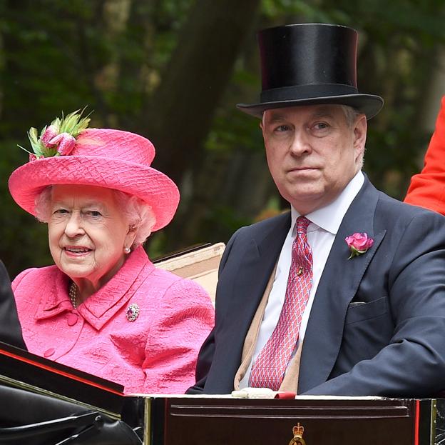 Si quieres ver la vida de la reina Isabel II en imágenes, pincha en la foto.