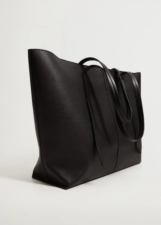 sobre con tu próximo bolso con shopper negro todoterreno que combina con todo (y cuesta menos de euros) | Mujer Hoy