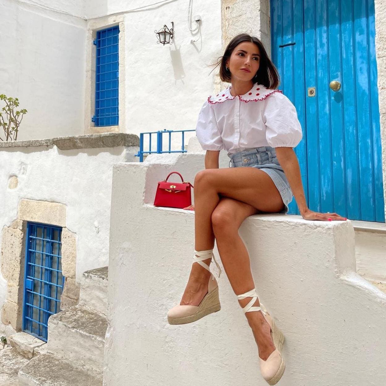 camisa blanca que te va a reconciliar con tus shorts vaqueros: a lo grande en Instagram | Mujer Hoy