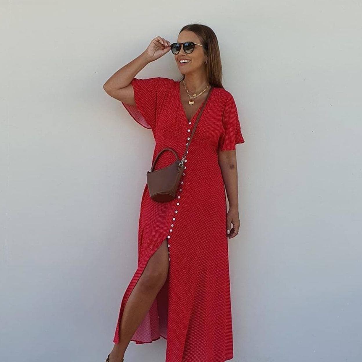 Molestia simbólico Fiordo Un vestido rojo de Mango, el look de Paula Echevarría con el que tú también  presumirás de bronceado tras las vacaciones | Mujer Hoy