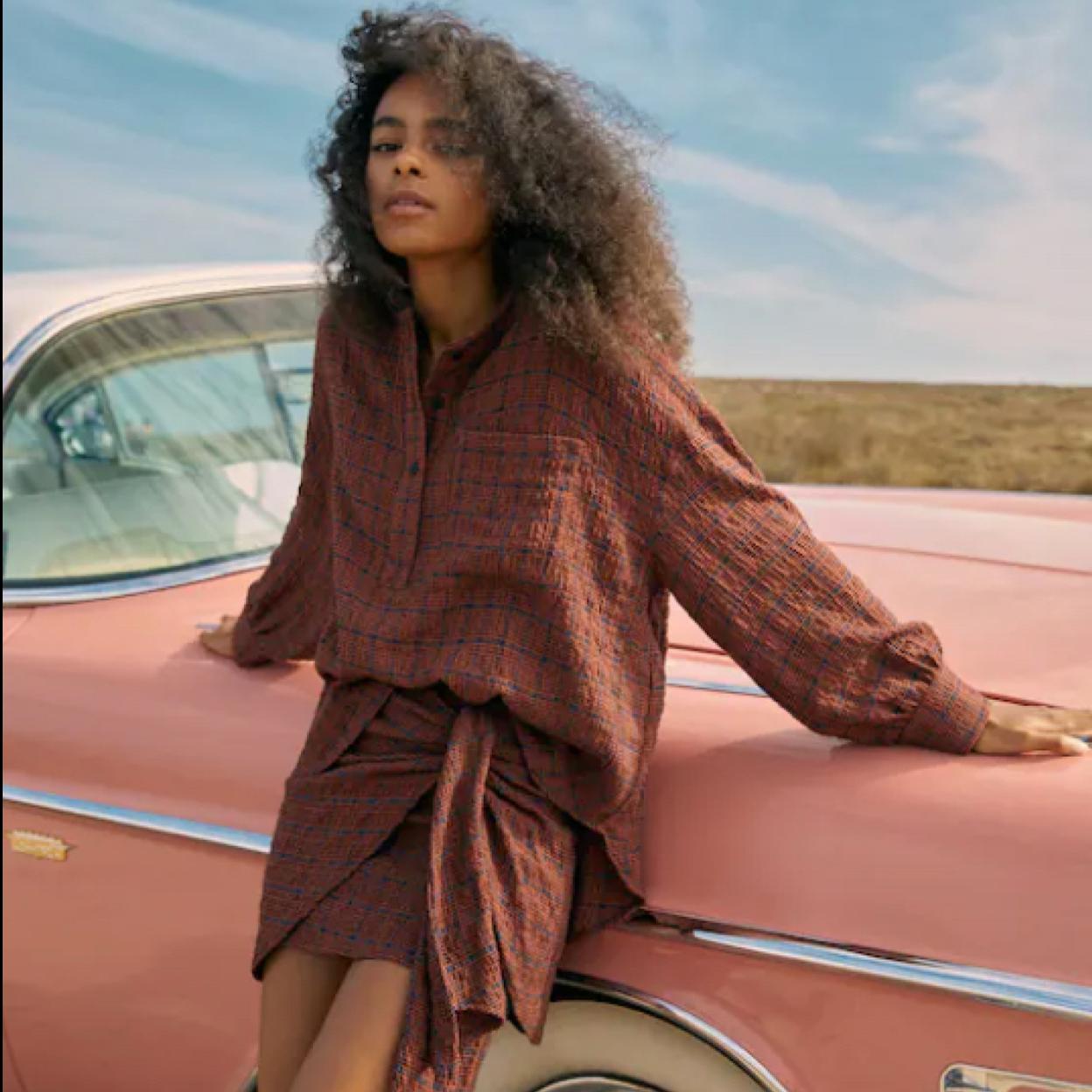 Con vestido o con minifalda: los dos conjuntos de Pull&Bear que son tan bonitos que vas a crear estilismos infinitos